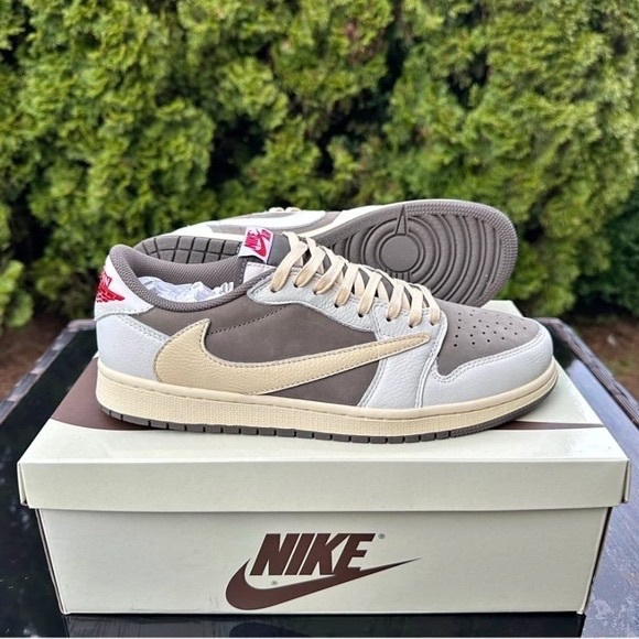 Jordan 1 Travis Scott